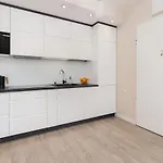 Comfy Kapitanska & Parking & Balcony By Renters 아파트 *