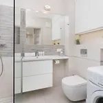 Comfy Kapitanska & Parking & Balcony By Renters 아파트 *
