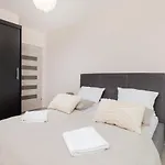 아파트 Comfy Kapitanska & Parking & Balcony By Renters 그디니아