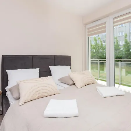 아파트 Comfy Kapitanska & Parking & Balcony By Renters