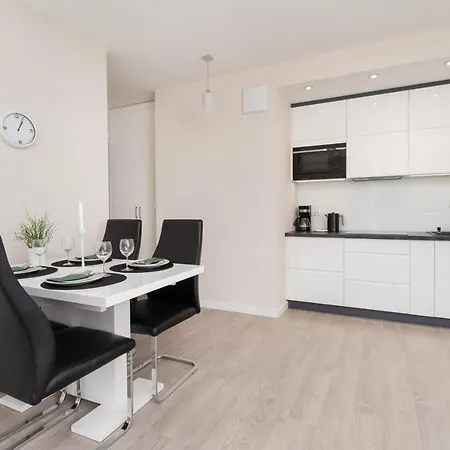 Comfy Kapitanska & Parking & Balcony By Renters Apartment Gdynia