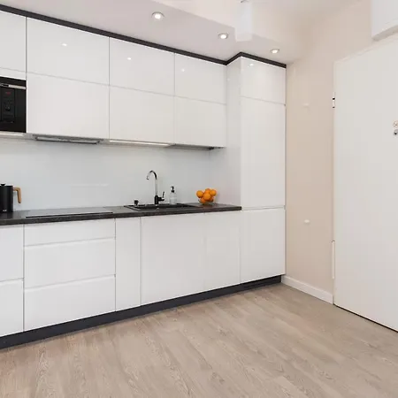 Comfy Kapitanska & Parking & Balcony By Renters شقة *