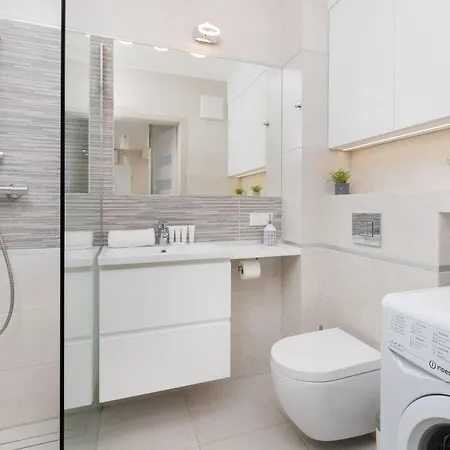 Comfy Kapitanska & Parking & Balcony By Renters شقة *